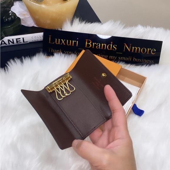 LOUIS VUITTON KEY HOLDER - Picture 9 of 11